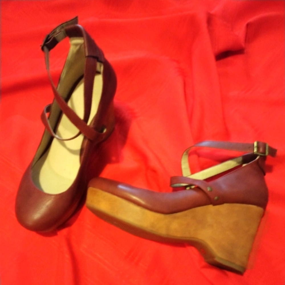 Woman's platforms